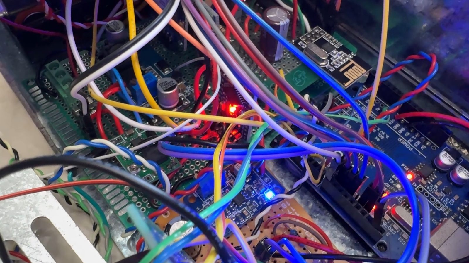 各種常見的模組，其實是家中多餘的Arduino套件拼湊出來