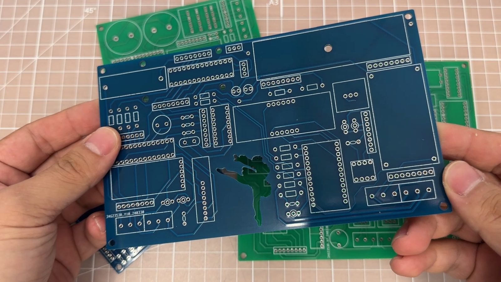 一共有4片PCB放在道具內部